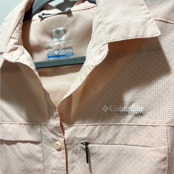 COLUMBIA • Women’s Titanium Omni Freeze Peach Printed Short Sleeve Button Up Top - Picture 5 of 8